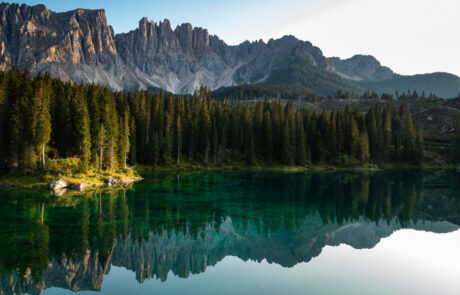 Lago di Carezza bergmeer Dolomieten Italie fotograferen