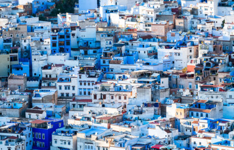 Stadslandschap Uitzichtpunt Chefchaouen Blauwe huisjes Marokko