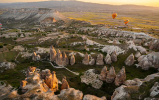 Landschap UNESCO werelderfgoed tufsteenkegels schoorstenen