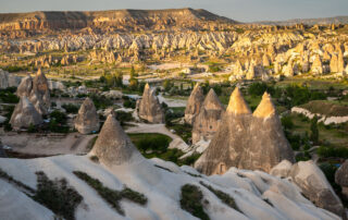 vallei feeenschoorstenen goreme zelve
