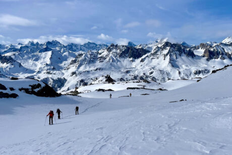 Wandelen sneeuwschoentocht onder begeleiding van fotograaf en berggids