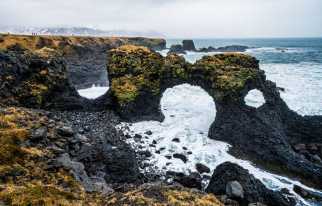 arnarstapi-rotsboog-gatklettur-kustlijn-west-ijsland